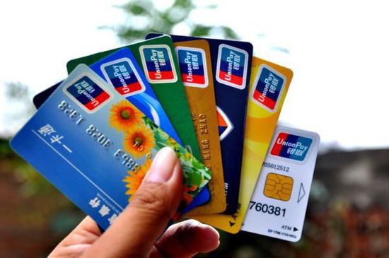 银行卡升级，谁来买单?