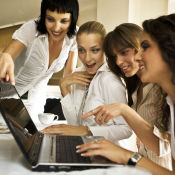 25岁女孩手绘微信头像 随手一画35元/个