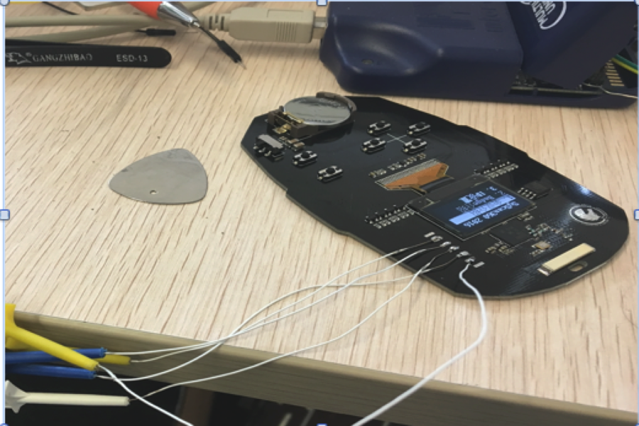 【技术分享】软硬皆施，深入揭密Syscan360会议胸牌破解奥义