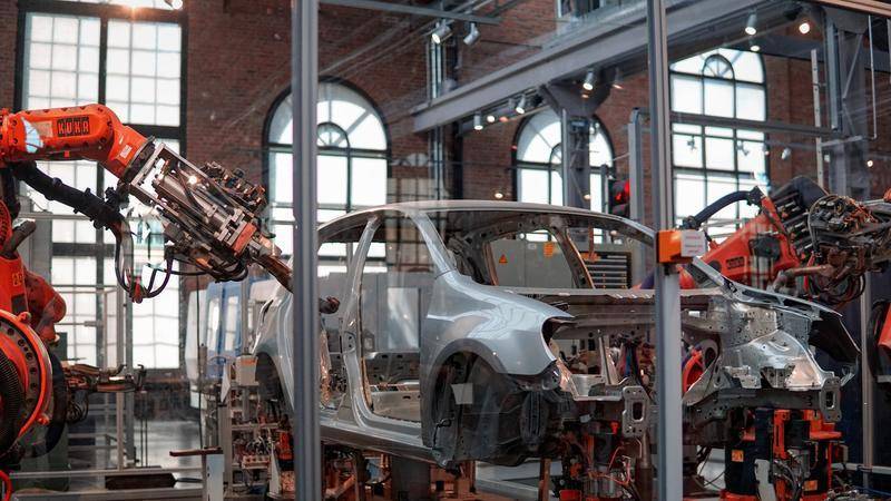 官僚主义是传统车企的“癌症”